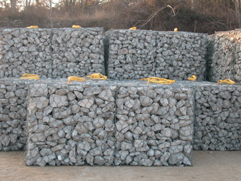 Gabions métalliques.