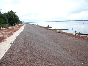 Protection des berges du fleuve Congo.